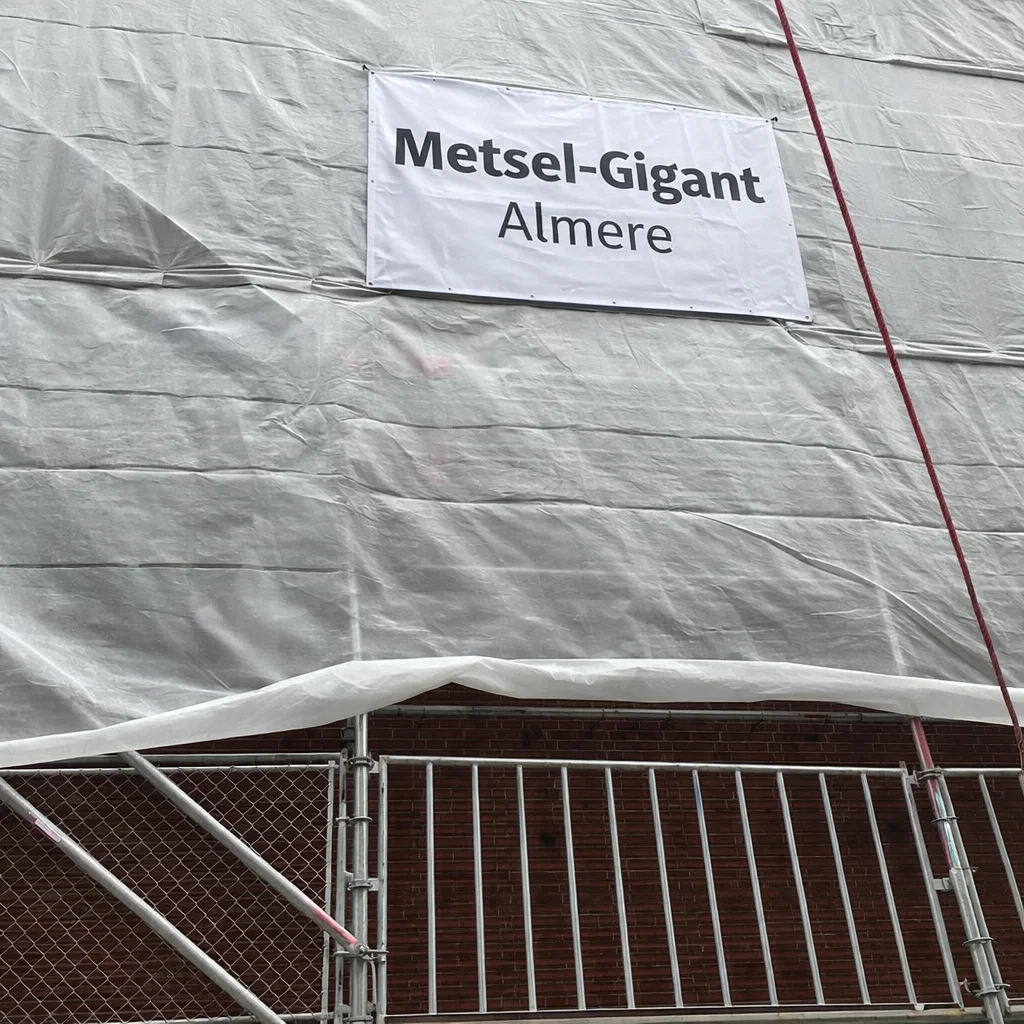 Metsel Gigant Almere gevelisolatie in de steigers
