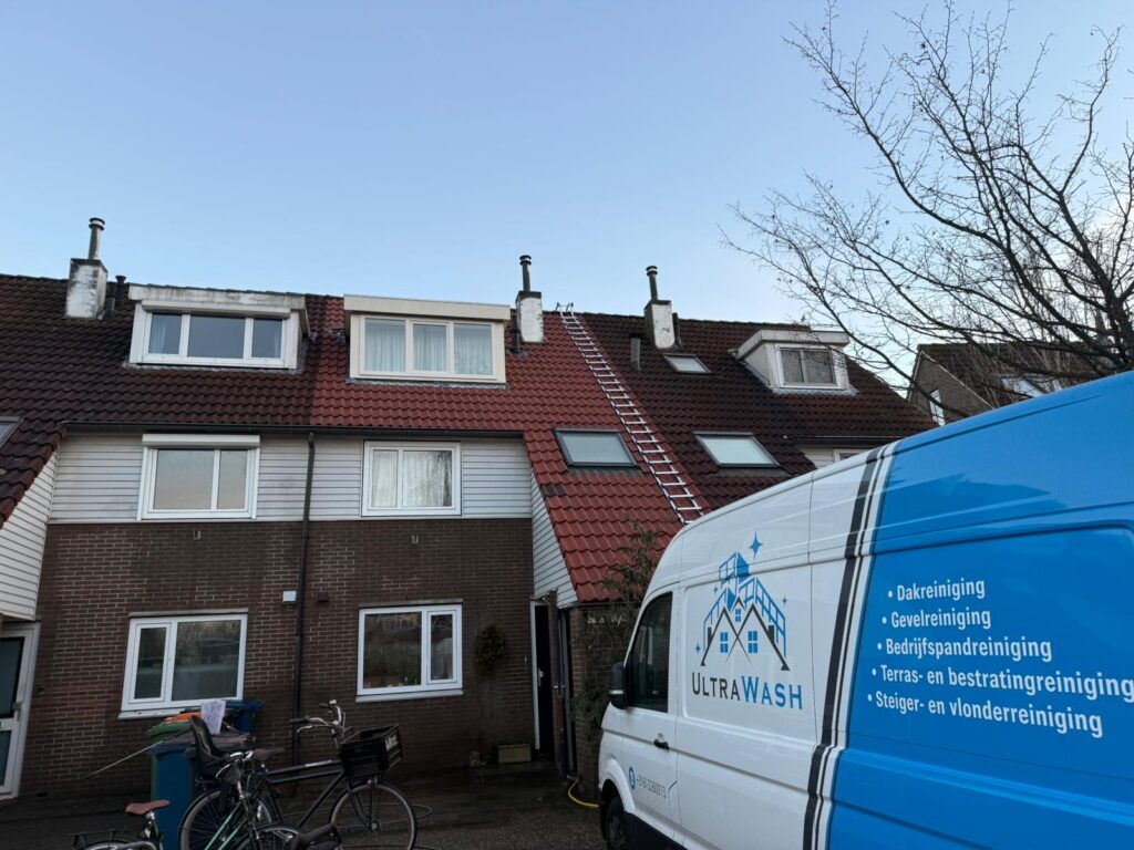 Project dakpannen reinigen Sprang Capelle 1 Dakpannen reinigen after door een partner van Metsel Gigant
